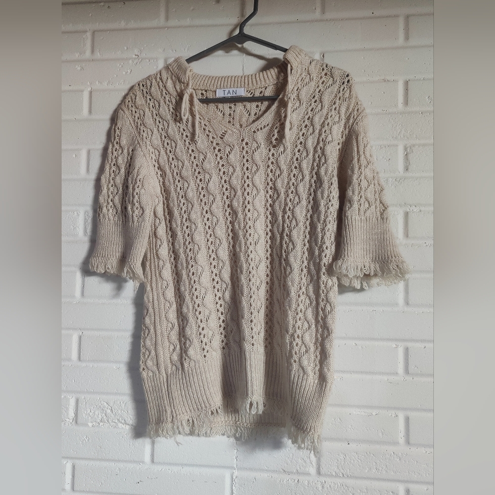 Short sleeve knit by TAN